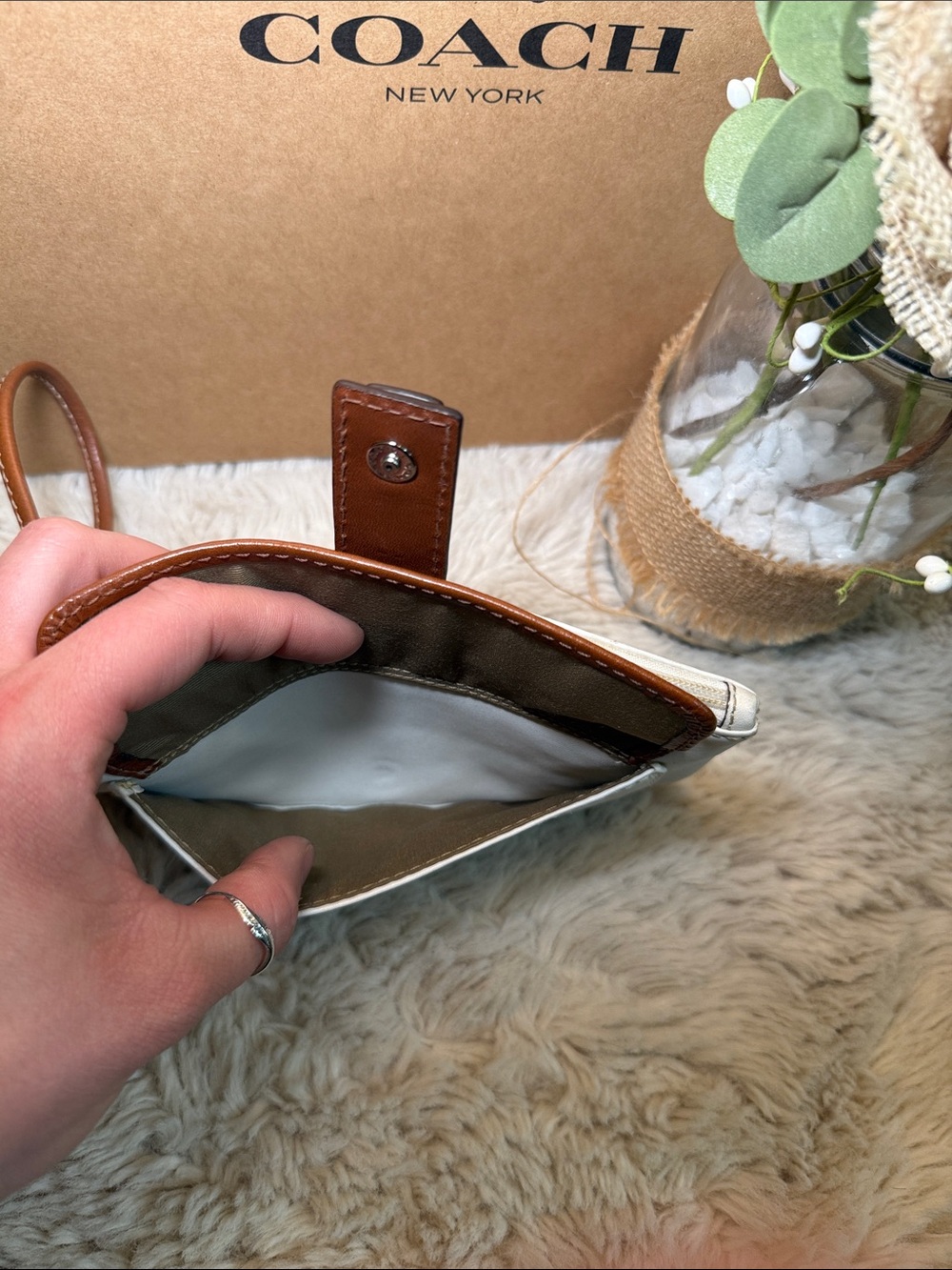✨ Vintage Coach Hampton Buckle Wristlet✨ - Picture 8 of 11